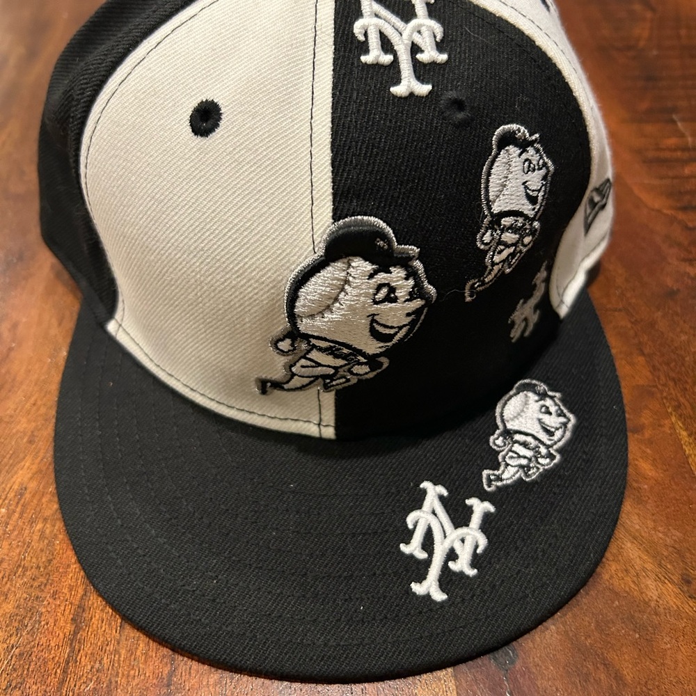 Rare New York Mets 59Fifty Mr. Met Black and White Baseball Cap with Logo